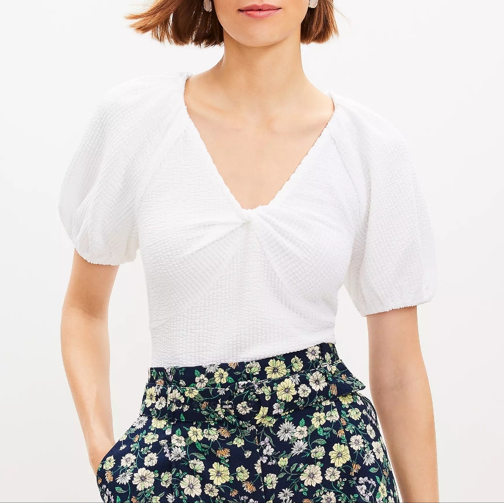 Loft Seersucker Twist Puff Sleeve Top - Medium
